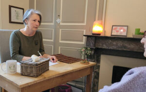 Sandrine Bare Loyer en consultation de naturopathie et psychologie